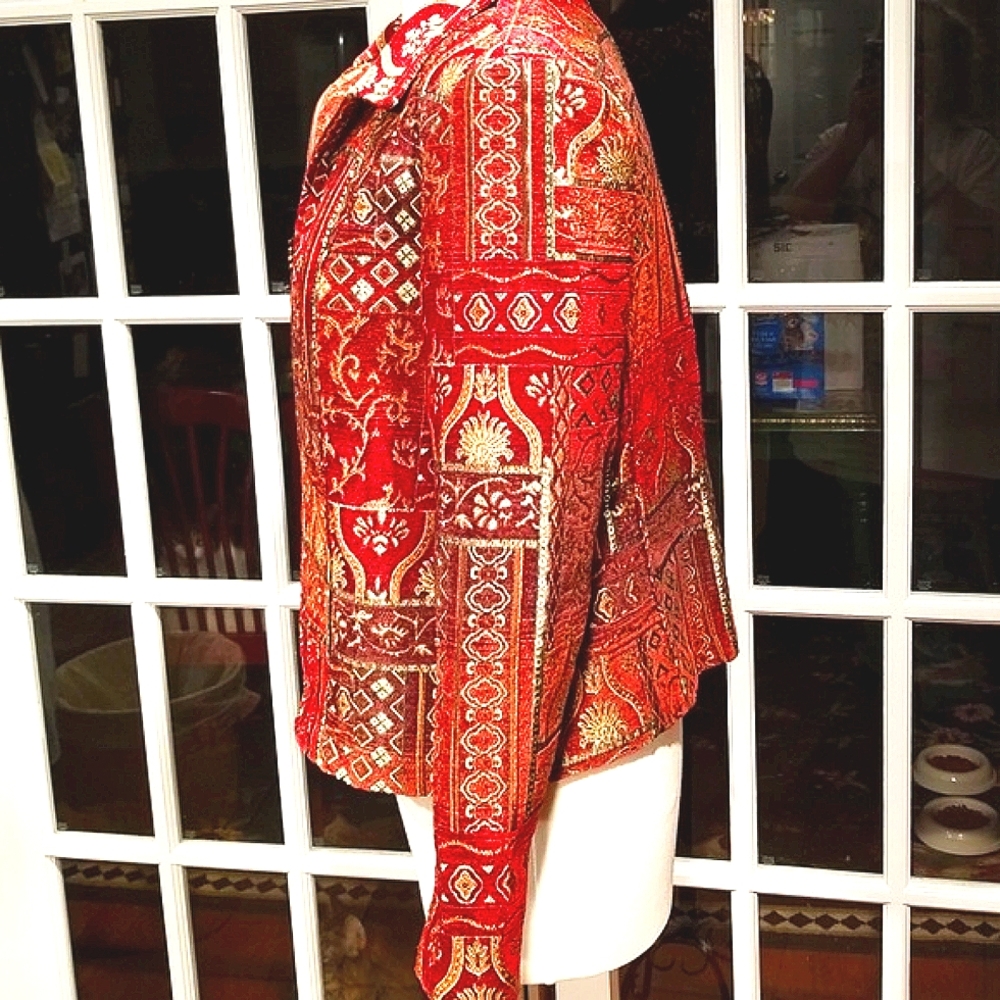 ❤️VINTAGE Absolutely stunning Renaissance Brocade Jacket Worth the money 💙 - Picture 2 of 7
